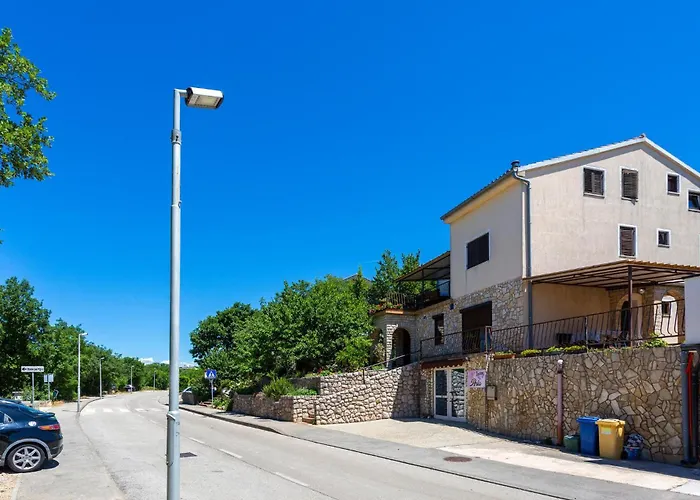 2 Bedroom Awesome In * ニヴィーチェ