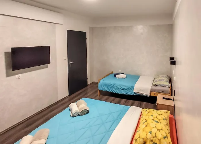 2 Bedroom Awesome In アパート ニヴィーチェ