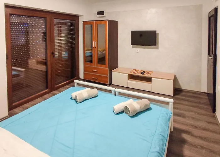 アパート 2 Bedroom Awesome In ニヴィーチェ