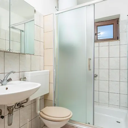 2 Bedroom Awesome In Njivice