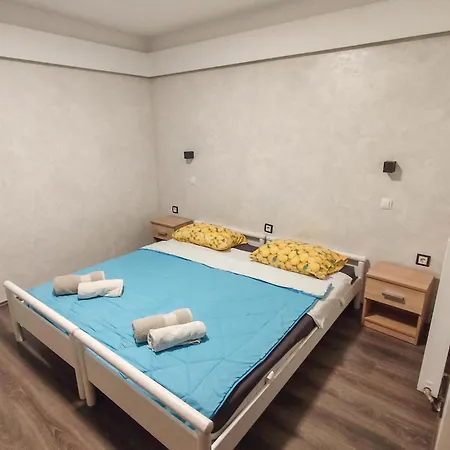 2 Bedroom Awesome In Apartment