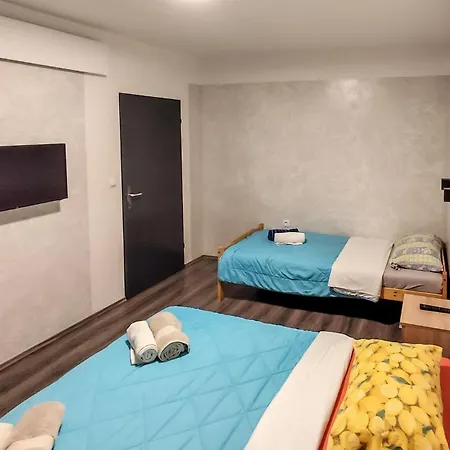 2 Bedroom Awesome In Apartment Njivice