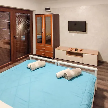 Apartment 2 Bedroom Awesome In Njivice